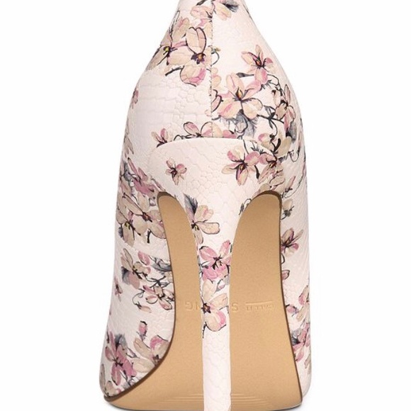 Call it Spring Pumps - Picture 3 of 5